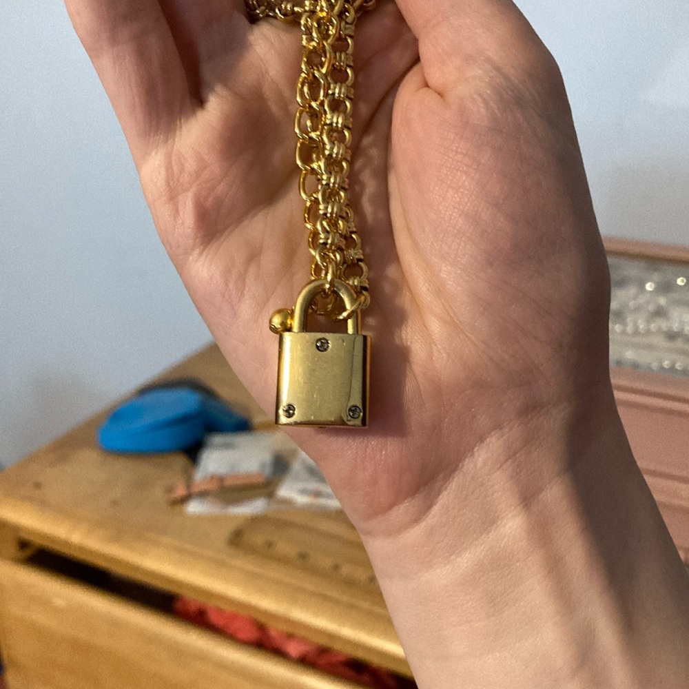 Lock choker pendant